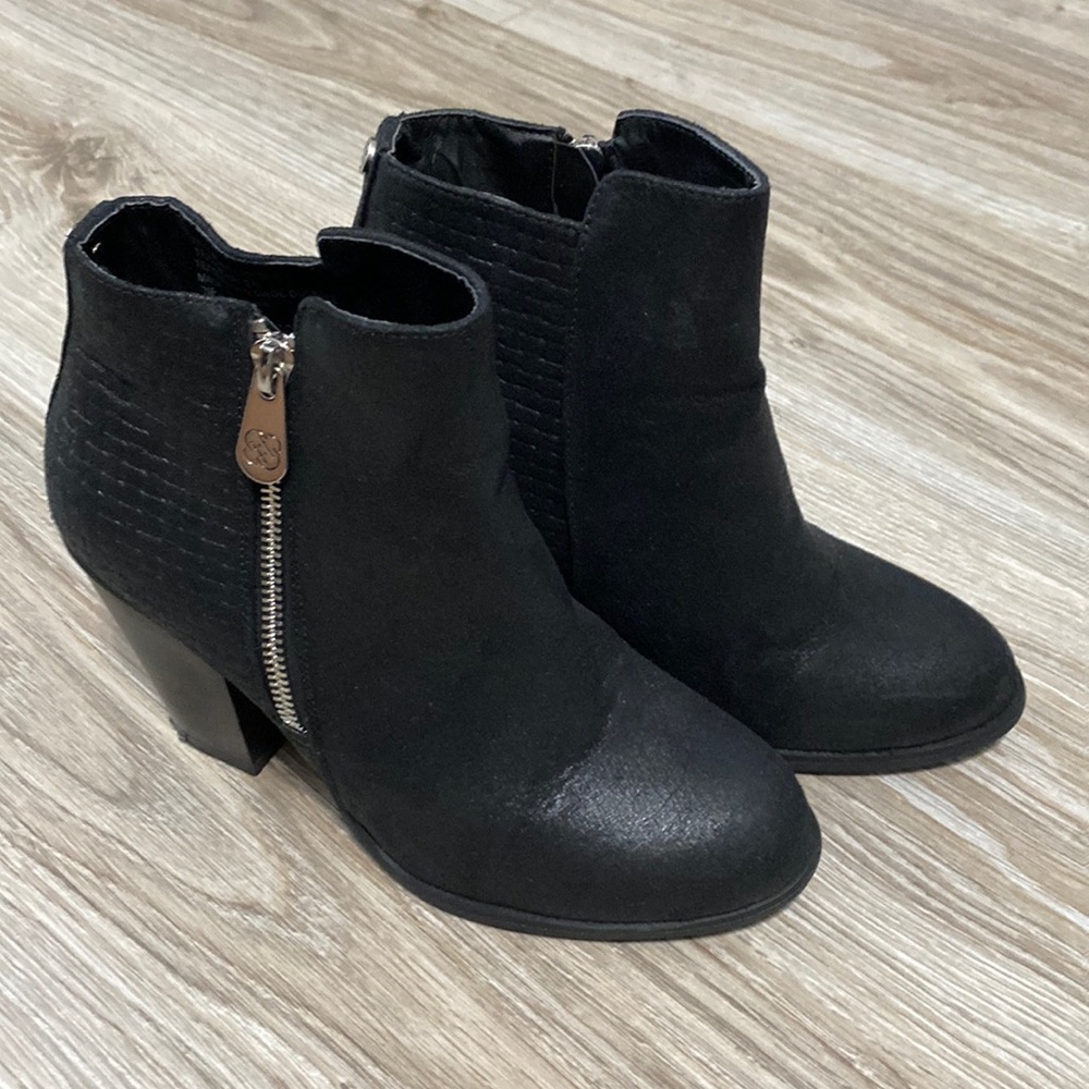 Daisy Fuentes Black Ankle Booties size 7